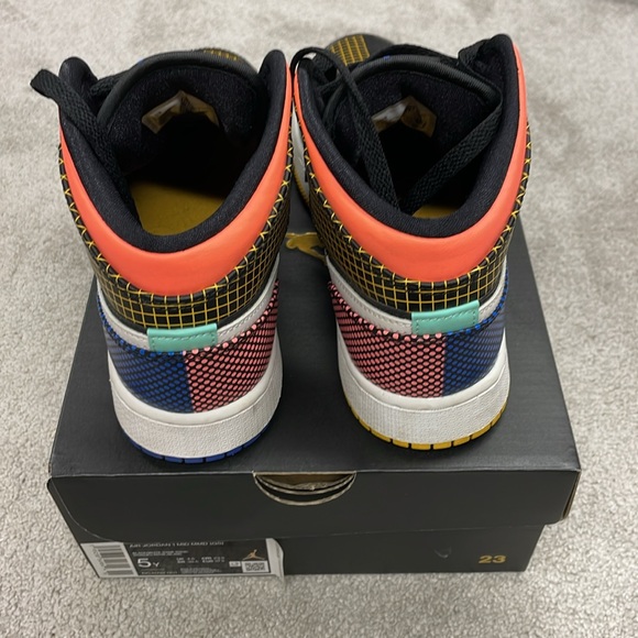 Air Jordan 1 Mid Basketball Sneakers - Size 5 Youth - Picture 5 of 7